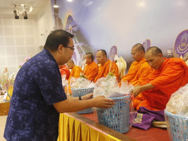 คณะเทคโนโลยีสารสนเทศและการสื่อสาร,มหาวิทยาลัยพะเยา,จัดพิธีทำบุญคณะและปฐมนิเทศนิสิตใหม่,ประจำปีการศึกษา,2562,เพื่อถวายเป็นพระราชกุศล,เนื่องในวันเฉลิมพระชนมพรรษาพระบาทสมเด็จพระเจ้าอยู่หัว,รัชกาลที่,10,อีกทั้งยังเป็นการเปิดโอกาสให้นิสิตใหม่ได้พบปะผู้บริหารคณะฯ,เพื่อแนะนำแนวทางในการปฏิบัติตนในรั้วมหาวิทยาลัย