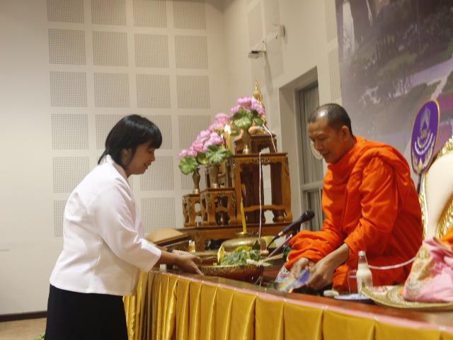 คณะเทคโนโลยีสารสนเทศและการสื่อสาร,มหาวิทยาลัยพะเยา,จัดพิธีทำบุญคณะและปฐมนิเทศนิสิตใหม่,ประจำปีการศึกษา,2562,เพื่อถวายเป็นพระราชกุศล,เนื่องในวันเฉลิมพระชนมพรรษาพระบาทสมเด็จพระเจ้าอยู่หัว,รัชกาลที่,10,อีกทั้งยังเป็นการเปิดโอกาสให้นิสิตใหม่ได้พบปะผู้บริหารคณะฯ,เพื่อแนะนำแนวทางในการปฏิบัติตนในรั้วมหาวิทยาลัย