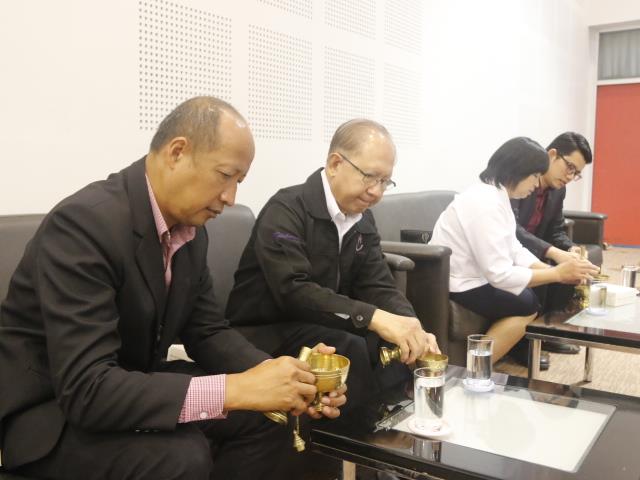 คณะเทคโนโลยีสารสนเทศและการสื่อสาร,มหาวิทยาลัยพะเยา,จัดพิธีทำบุญคณะและปฐมนิเทศนิสิตใหม่,ประจำปีการศึกษา,2562,เพื่อถวายเป็นพระราชกุศล,เนื่องในวันเฉลิมพระชนมพรรษาพระบาทสมเด็จพระเจ้าอยู่หัว,รัชกาลที่,10,อีกทั้งยังเป็นการเปิดโอกาสให้นิสิตใหม่ได้พบปะผู้บริหารคณะฯ,เพื่อแนะนำแนวทางในการปฏิบัติตนในรั้วมหาวิทยาลัย