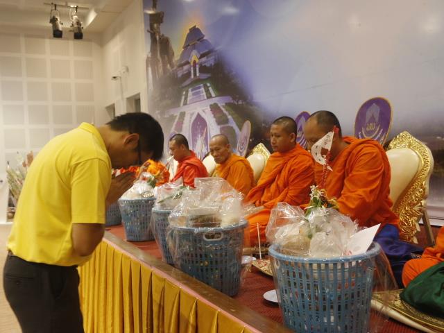 คณะเทคโนโลยีสารสนเทศและการสื่อสาร,มหาวิทยาลัยพะเยา,จัดพิธีทำบุญคณะและปฐมนิเทศนิสิตใหม่,ประจำปีการศึกษา,2562,เพื่อถวายเป็นพระราชกุศล,เนื่องในวันเฉลิมพระชนมพรรษาพระบาทสมเด็จพระเจ้าอยู่หัว,รัชกาลที่,10,อีกทั้งยังเป็นการเปิดโอกาสให้นิสิตใหม่ได้พบปะผู้บริหารคณะฯ,เพื่อแนะนำแนวทางในการปฏิบัติตนในรั้วมหาวิทยาลัย