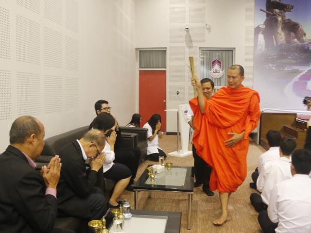 คณะเทคโนโลยีสารสนเทศและการสื่อสาร,มหาวิทยาลัยพะเยา,จัดพิธีทำบุญคณะและปฐมนิเทศนิสิตใหม่,ประจำปีการศึกษา,2562,เพื่อถวายเป็นพระราชกุศล,เนื่องในวันเฉลิมพระชนมพรรษาพระบาทสมเด็จพระเจ้าอยู่หัว,รัชกาลที่,10,อีกทั้งยังเป็นการเปิดโอกาสให้นิสิตใหม่ได้พบปะผู้บริหารคณะฯ,เพื่อแนะนำแนวทางในการปฏิบัติตนในรั้วมหาวิทยาลัย