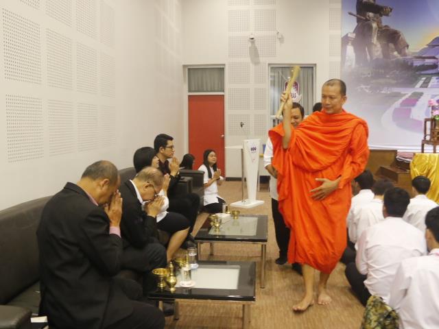 คณะเทคโนโลยีสารสนเทศและการสื่อสาร,มหาวิทยาลัยพะเยา,จัดพิธีทำบุญคณะและปฐมนิเทศนิสิตใหม่,ประจำปีการศึกษา,2562,เพื่อถวายเป็นพระราชกุศล,เนื่องในวันเฉลิมพระชนมพรรษาพระบาทสมเด็จพระเจ้าอยู่หัว,รัชกาลที่,10,อีกทั้งยังเป็นการเปิดโอกาสให้นิสิตใหม่ได้พบปะผู้บริหารคณะฯ,เพื่อแนะนำแนวทางในการปฏิบัติตนในรั้วมหาวิทยาลัย