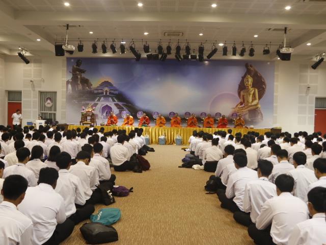 คณะเทคโนโลยีสารสนเทศและการสื่อสาร,มหาวิทยาลัยพะเยา,จัดพิธีทำบุญคณะและปฐมนิเทศนิสิตใหม่,ประจำปีการศึกษา,2562,เพื่อถวายเป็นพระราชกุศล,เนื่องในวันเฉลิมพระชนมพรรษาพระบาทสมเด็จพระเจ้าอยู่หัว,รัชกาลที่,10,อีกทั้งยังเป็นการเปิดโอกาสให้นิสิตใหม่ได้พบปะผู้บริหารคณะฯ,เพื่อแนะนำแนวทางในการปฏิบัติตนในรั้วมหาวิทยาลัย