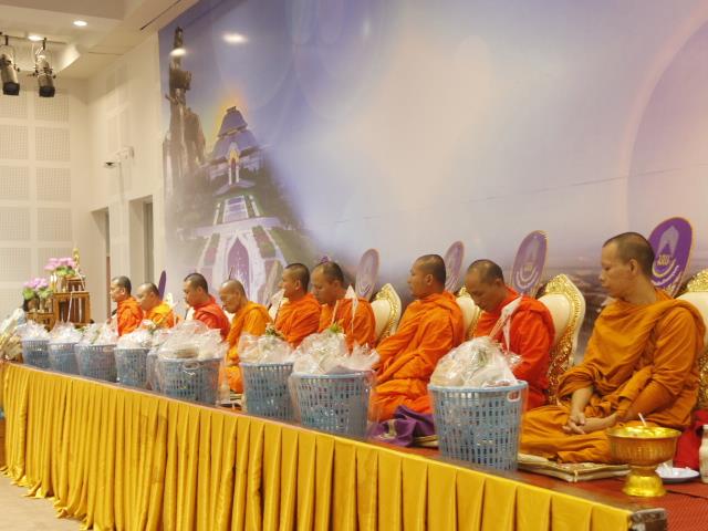 คณะเทคโนโลยีสารสนเทศและการสื่อสาร,มหาวิทยาลัยพะเยา,จัดพิธีทำบุญคณะและปฐมนิเทศนิสิตใหม่,ประจำปีการศึกษา,2562,เพื่อถวายเป็นพระราชกุศล,เนื่องในวันเฉลิมพระชนมพรรษาพระบาทสมเด็จพระเจ้าอยู่หัว,รัชกาลที่,10,อีกทั้งยังเป็นการเปิดโอกาสให้นิสิตใหม่ได้พบปะผู้บริหารคณะฯ,เพื่อแนะนำแนวทางในการปฏิบัติตนในรั้วมหาวิทยาลัย