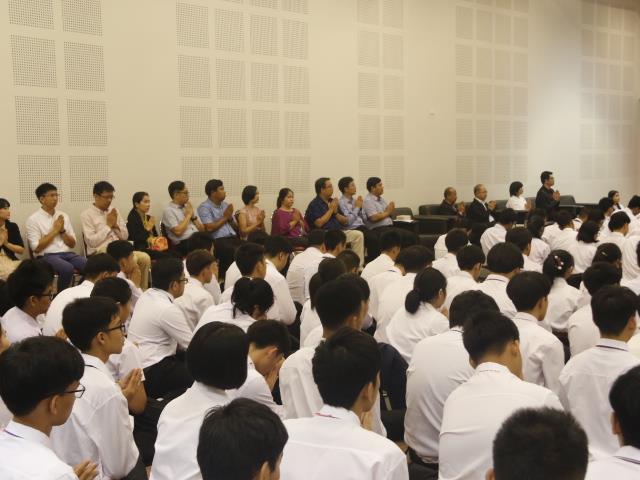 คณะเทคโนโลยีสารสนเทศและการสื่อสาร,มหาวิทยาลัยพะเยา,จัดพิธีทำบุญคณะและปฐมนิเทศนิสิตใหม่,ประจำปีการศึกษา,2562,เพื่อถวายเป็นพระราชกุศล,เนื่องในวันเฉลิมพระชนมพรรษาพระบาทสมเด็จพระเจ้าอยู่หัว,รัชกาลที่,10,อีกทั้งยังเป็นการเปิดโอกาสให้นิสิตใหม่ได้พบปะผู้บริหารคณะฯ,เพื่อแนะนำแนวทางในการปฏิบัติตนในรั้วมหาวิทยาลัย