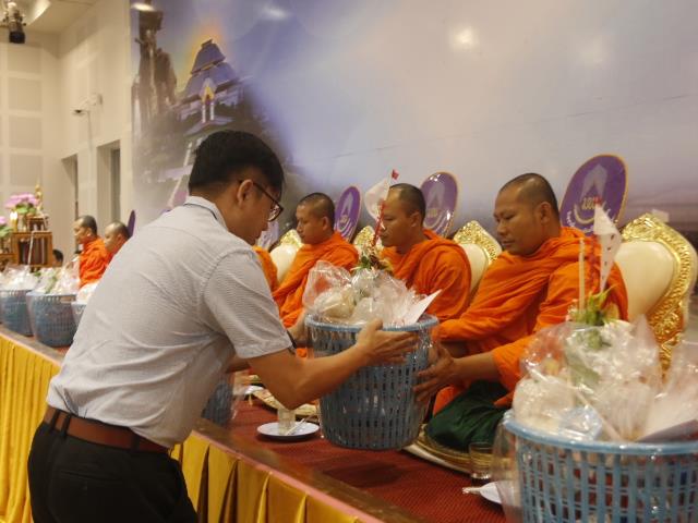 คณะเทคโนโลยีสารสนเทศและการสื่อสาร,มหาวิทยาลัยพะเยา,จัดพิธีทำบุญคณะและปฐมนิเทศนิสิตใหม่,ประจำปีการศึกษา,2562,เพื่อถวายเป็นพระราชกุศล,เนื่องในวันเฉลิมพระชนมพรรษาพระบาทสมเด็จพระเจ้าอยู่หัว,รัชกาลที่,10,อีกทั้งยังเป็นการเปิดโอกาสให้นิสิตใหม่ได้พบปะผู้บริหารคณะฯ,เพื่อแนะนำแนวทางในการปฏิบัติตนในรั้วมหาวิทยาลัย