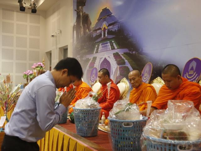 คณะเทคโนโลยีสารสนเทศและการสื่อสาร,มหาวิทยาลัยพะเยา,จัดพิธีทำบุญคณะและปฐมนิเทศนิสิตใหม่,ประจำปีการศึกษา,2562,เพื่อถวายเป็นพระราชกุศล,เนื่องในวันเฉลิมพระชนมพรรษาพระบาทสมเด็จพระเจ้าอยู่หัว,รัชกาลที่,10,อีกทั้งยังเป็นการเปิดโอกาสให้นิสิตใหม่ได้พบปะผู้บริหารคณะฯ,เพื่อแนะนำแนวทางในการปฏิบัติตนในรั้วมหาวิทยาลัย