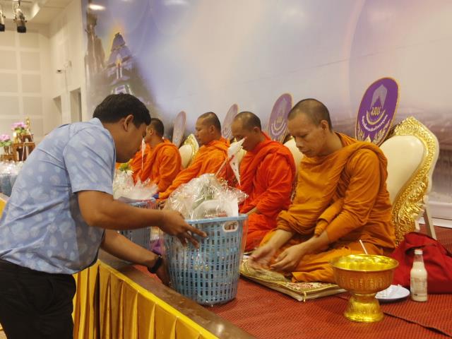คณะเทคโนโลยีสารสนเทศและการสื่อสาร,มหาวิทยาลัยพะเยา,จัดพิธีทำบุญคณะและปฐมนิเทศนิสิตใหม่,ประจำปีการศึกษา,2562,เพื่อถวายเป็นพระราชกุศล,เนื่องในวันเฉลิมพระชนมพรรษาพระบาทสมเด็จพระเจ้าอยู่หัว,รัชกาลที่,10,อีกทั้งยังเป็นการเปิดโอกาสให้นิสิตใหม่ได้พบปะผู้บริหารคณะฯ,เพื่อแนะนำแนวทางในการปฏิบัติตนในรั้วมหาวิทยาลัย