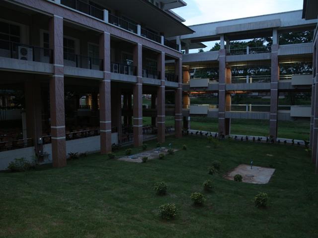 อธิการบดีมหาวิทยาลัยพะเยา,พร้อมคณะผู้บริหารลงพื้นที่สำรวจอาคารฟ้ามุ่ย,แนวกันไฟ,และการปรับปรุงภูมิทัศน์โรงอาหารอาคารเรียนรวม(CE)