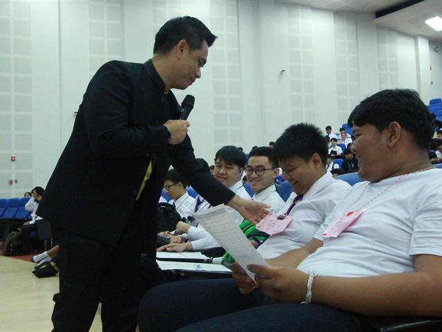 คณะเทคโนโลยีสารสนเทศและการสื่อสาร,มหาวิทยาลัยพะเยา,จัดกิจกรรมอบรมนิสิตใหม่,หัวข้อ,“สุขภาพจิตที่ดี,ส่งผลดีต่อการเรียน”,เพื่อให้นิสิตใหม่ได้เรียนรู้ปัญหาสุขภาพจิตและวิธีแก้ไขปัญหาเบื้องต้นในระหว่างที่ใช้ชีวิตในรั้วมหาวิทยาลัย