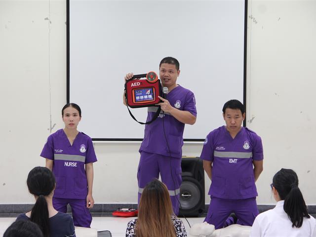 คณะเภสัชศาสตร์จัดกิจกรรมรับน้อง,สอนการกู้ชีพพื้นฐานให้กับนิสิตชั้นปีที่1