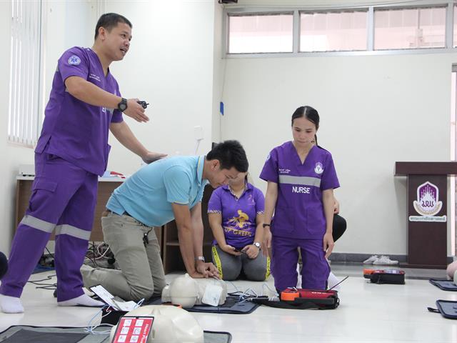 คณะเภสัชศาสตร์จัดกิจกรรมรับน้อง,สอนการกู้ชีพพื้นฐานให้กับนิสิตชั้นปีที่1