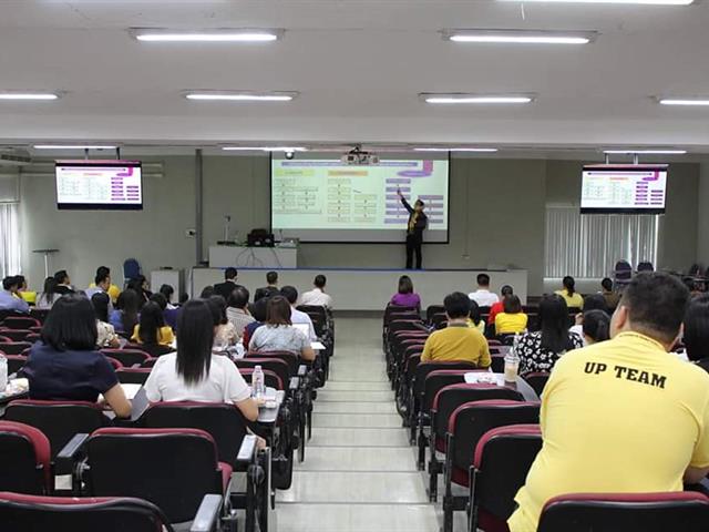 คณะเภสัชศาสตร์เข้าร่วมฟังแนวทางการขอตำแหน่งทางวิชาชีพของพนักงานสายบริการ