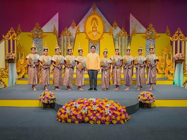 สาขาวิชาศิลปะการแสดง,เป็นตัวแทนมหาวิทยาลัยในการบันทึกเทปรำถวายพระพร,ชุด,“ฉุยฉายถวายพระพร,วชิราลงกรณพระบารมี”,เนื่องในวันเฉลิมพระชนมพรรษา,พระบาทสมเด็จพระวชิรเกล้าเจ้าอยู่หัว,วันที่,28,กรกฎาคม,2562,ณ,สถานีวิทยุโทรทัศน์แห่งประเทศไทย,จังหวัดเชียงใหม่,(ช่อง,11)