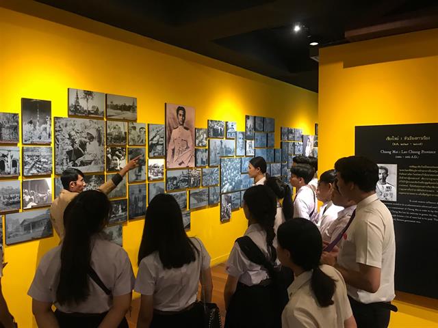 สาขาวิชาศิลปะการแสดง,นำนิสิตเข้าชมพิพิธภัณฑ์พระตำหนักดาราภิรมย์,
