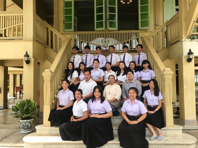 สาขาวิชาศิลปะการแสดง,นำนิสิตเข้าชมพิพิธภัณฑ์พระตำหนักดาราภิรมย์,