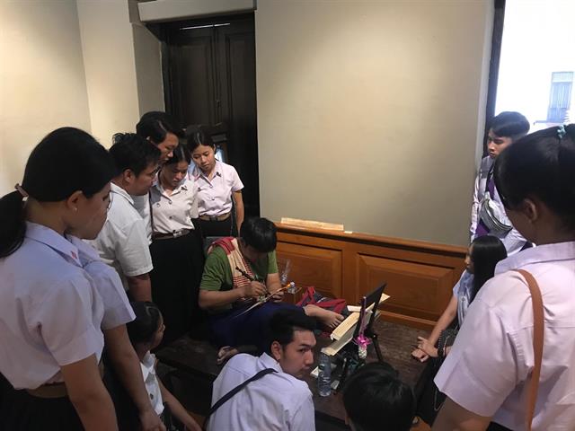 สาขาวิชาศิลปะการแสดง,นำนิสิตเข้าชมพิพิธภัณฑ์พระตำหนักดาราภิรมย์,