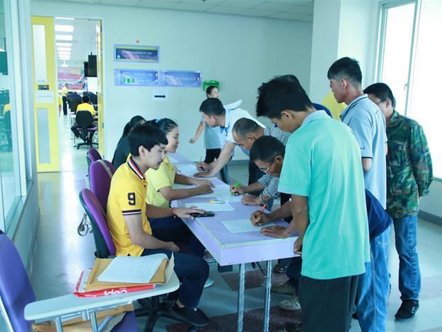 คณะเกษตรศาสตร์และทรัพยากรธรรมชาติ,ม.พะเยา,บูรณาการร่วมกับ,สำนักงานปศุสัตว์จังหวัดพะเยาดำเนินการอบรมเกษตรกรผู้เลี้ยงโคเนื้อเกี่ยวกับการเหนี่ยวนำการเป็นสัด,พร้อม,Application,การติดตามการตั้งท้องของโคเนื้อ
