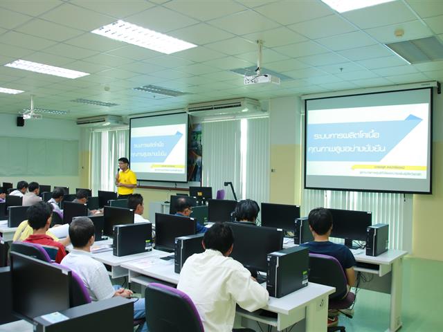 คณะเกษตรศาสตร์และทรัพยากรธรรมชาติ,ม.พะเยา,บูรณาการร่วมกับ,สำนักงานปศุสัตว์จังหวัดพะเยาดำเนินการอบรมเกษตรกรผู้เลี้ยงโคเนื้อเกี่ยวกับการเหนี่ยวนำการเป็นสัด,พร้อม,Application,การติดตามการตั้งท้องของโคเนื้อ