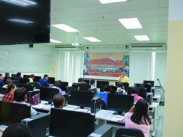 คณะเกษตรศาสตร์และทรัพยากรธรรมชาติ,ม.พะเยา,บูรณาการร่วมกับ,สำนักงานปศุสัตว์จังหวัดพะเยาดำเนินการอบรมเกษตรกรผู้เลี้ยงโคเนื้อเกี่ยวกับการเหนี่ยวนำการเป็นสัด,พร้อม,Application,การติดตามการตั้งท้องของโคเนื้อ