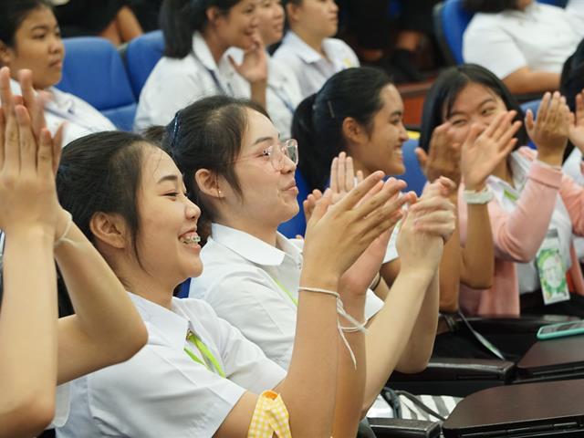 โครงการแนะนำการใช้บริการศูนย์บรรณสารและสื่อการศึกษา,สำหรับนิสิตใหม่,ระดับปริญญาตรี,ประจำปีการศึกษา,2562