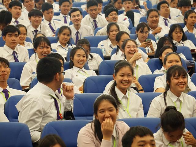 โครงการแนะนำการใช้บริการศูนย์บรรณสารและสื่อการศึกษา,สำหรับนิสิตใหม่,ระดับปริญญาตรี,ประจำปีการศึกษา,2562