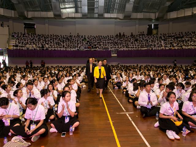 มหาวิทยาลัยพะเยา,จัดโครงการปฐมนิเทศนิสิตใหม่,โครงการเตรียมความพร้อมด้านวิชาการและทักษะการใช้ชีวิตในมหาวิทยาลัยของนิสิตชั้นปีที่,1,ประจำปีการศึกษา,2562,พร้อมแจกกระบอกน้ำและถุงผ้าลดโลกร้อน
