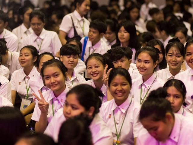 มหาวิทยาลัยพะเยา,จัดโครงการปฐมนิเทศนิสิตใหม่,โครงการเตรียมความพร้อมด้านวิชาการและทักษะการใช้ชีวิตในมหาวิทยาลัยของนิสิตชั้นปีที่,1,ประจำปีการศึกษา,2562,พร้อมแจกกระบอกน้ำและถุงผ้าลดโลกร้อน