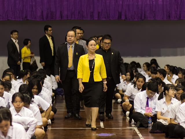 มหาวิทยาลัยพะเยา,จัดโครงการปฐมนิเทศนิสิตใหม่,โครงการเตรียมความพร้อมด้านวิชาการและทักษะการใช้ชีวิตในมหาวิทยาลัยของนิสิตชั้นปีที่,1,ประจำปีการศึกษา,2562,พร้อมแจกกระบอกน้ำและถุงผ้าลดโลกร้อน