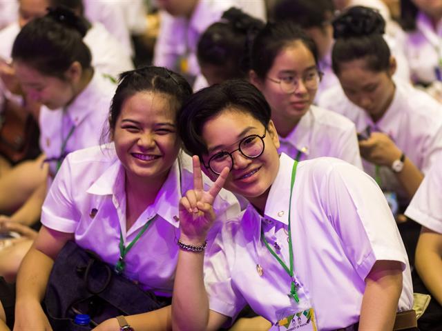 มหาวิทยาลัยพะเยา,จัดโครงการปฐมนิเทศนิสิตใหม่,โครงการเตรียมความพร้อมด้านวิชาการและทักษะการใช้ชีวิตในมหาวิทยาลัยของนิสิตชั้นปีที่,1,ประจำปีการศึกษา,2562,พร้อมแจกกระบอกน้ำและถุงผ้าลดโลกร้อน