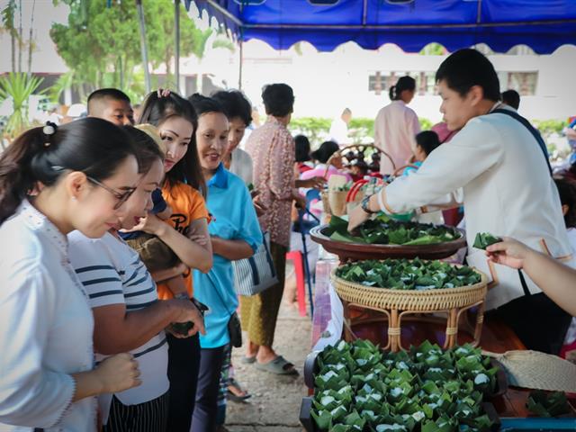 คณะรัฐศาสตร์และสังคมศาสตร์,มหาวิทยาลัยพะเยา,ร่วมกิจกรรม,“ข่วงผญ๋า”หรือ“ลานองค์ความรู้”,ที่จัดขึ้นโดยทางศูนย์การเรียนรู้ผู้สูงวัยวัดแม่กาห้วยเคียน