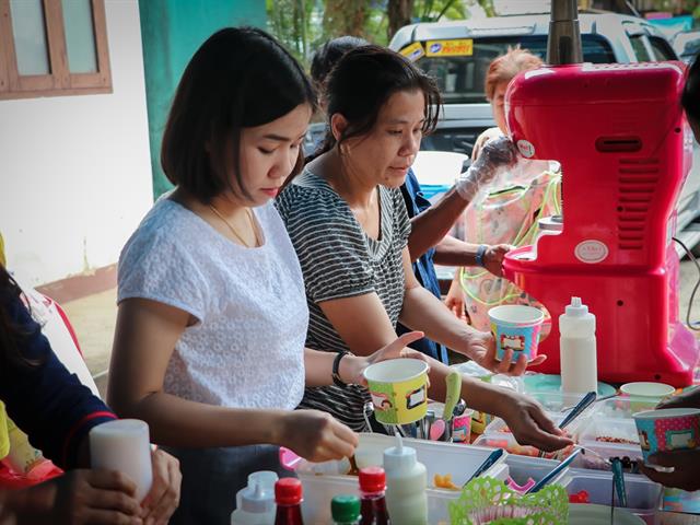 คณะรัฐศาสตร์และสังคมศาสตร์,มหาวิทยาลัยพะเยา,ร่วมกิจกรรม,“ข่วงผญ๋า”หรือ“ลานองค์ความรู้”,ที่จัดขึ้นโดยทางศูนย์การเรียนรู้ผู้สูงวัยวัดแม่กาห้วยเคียน