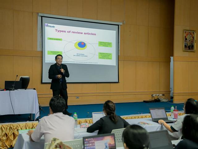 รศ.,ดร.,ภก.,สุรศักดิ์,เสาแก้ว,คณบดีคณะเภสัชศาสตร์,เป็นวิทยากรพิเศษในการอบรมเชิงปฏิบัติการ,"การทบทวนวรรณกรรมอย่างเป็นระบบและการวิเคราะห์อภิมาน,(Systematic,Review,and,Meta-analysis)",