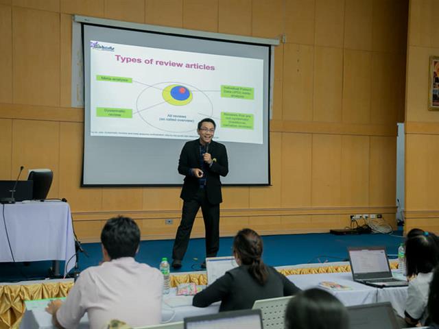 รศ.,ดร.,ภก.,สุรศักดิ์,เสาแก้ว,คณบดีคณะเภสัชศาสตร์,เป็นวิทยากรพิเศษในการอบรมเชิงปฏิบัติการ,"การทบทวนวรรณกรรมอย่างเป็นระบบและการวิเคราะห์อภิมาน,(Systematic,Review,and,Meta-analysis)",