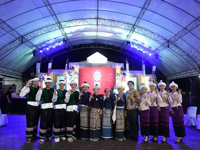 สาขาวิชาศิลปะการแสดง,ได้รับเชิญจาก,สมาคมไทลื้อ,จังหวัดพะเยา,ให้ร่วมแสดงงาน,“สืบสานตำนานไทลื้อ,ครั้งที่,19
