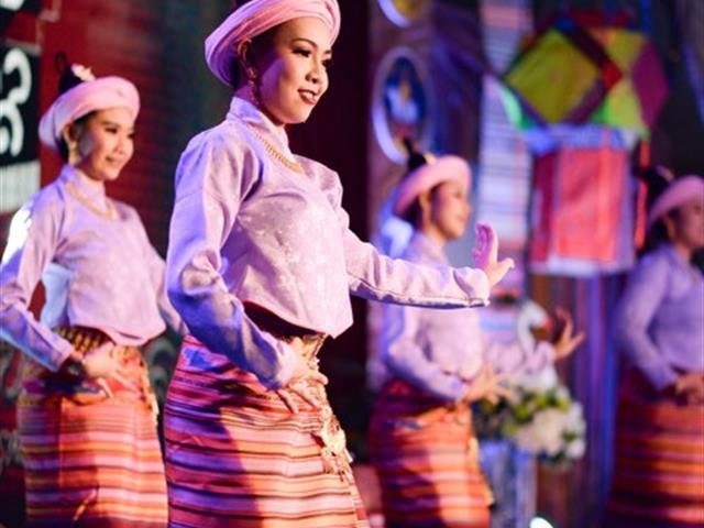 สาขาวิชาศิลปะการแสดง,ได้รับเชิญจาก,สมาคมไทลื้อ,จังหวัดพะเยา,ให้ร่วมแสดงงาน,“สืบสานตำนานไทลื้อ,ครั้งที่,19