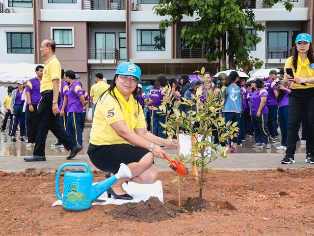 มหาวิทยาลัยพะเยา,ร่วมกับศูนย์การแพทย์และโรงพยาบาลมหาวิทยาลัยพะเยา,จัดกิจกรรมถวายพระพรชัยมงคลและจิตอาสาเราทำความดีด้วยหัวใจและโครงการปลูกต้นไม้เทิดไท้องค์ราชัน,เนื่องในวันเฉลิมพระชนมพรรษาปี,2562