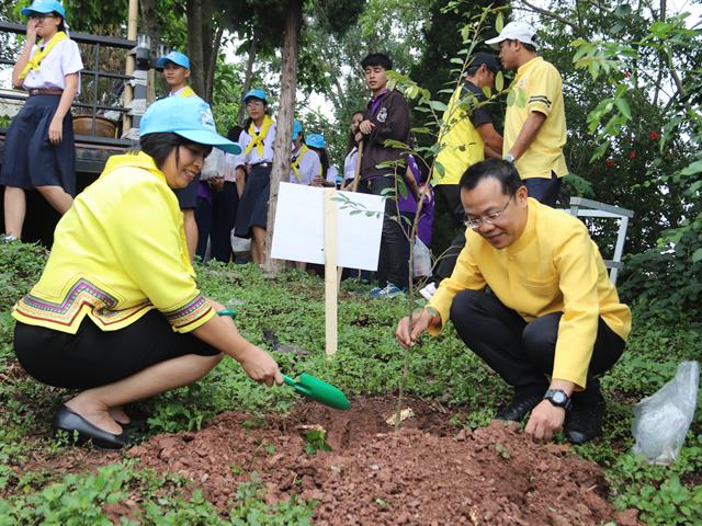 กิจกรรมปลูกต้นไม้และปล่อยปลาถวายเป็นพระราชกุศล