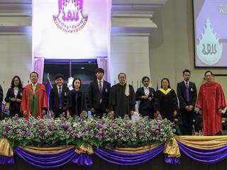 คณะทันตแพทยศาสตร์ขอแสดงความยินดีกับบุคลากรและนิสิตคณะทันตแพทย์ที่ได้รับรางวัลในพิธีไหว้ครู,และพิธีมอบรางวัลนิสิตเกียรติยศ,ประจำปีการศึกษา,2562