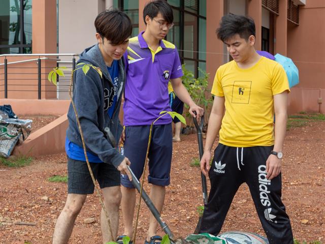 คณะทันตแพทยศาสตร์,มหาวิทยาลัยพะเยา,จัดกิจกรรมปลูกต้นไม้เฉลิมพระเกียรติ,เนื่องในโอกาสวันเฉลิมพระชนมพรรษา,พระบาทสมเด็จพระเจ้าอยู่หัว,ครบ,67,พรรษา