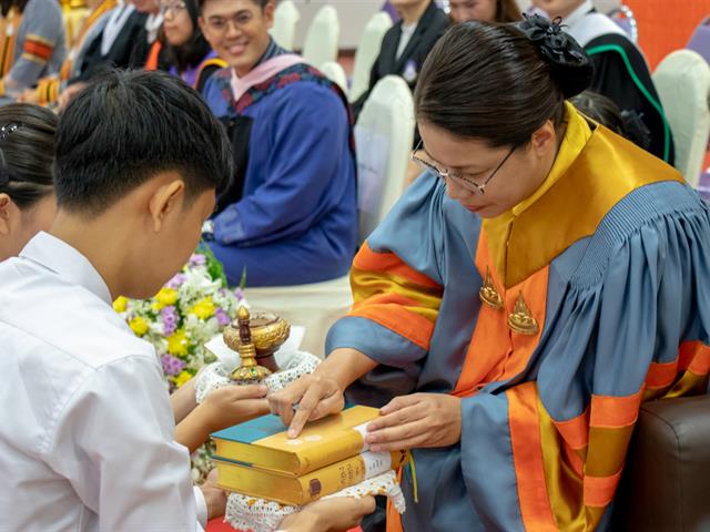 คณะศิลปศาสตร์จัดพิธีไหว้ครู,“กราบคุรุปูจา,ครูบาอาจารย์เจ้า”,ประจำปีการศึกษา,๒๕๖๒