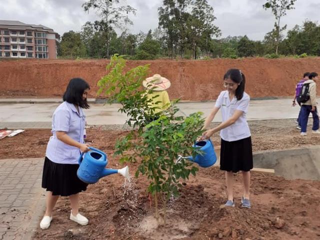 คณะเภสัชศาสตร์,ร่วมกิจกรรมปลูกต้นไม้,1,999,ต้น,เทิดไท้องค์ราชันย์,