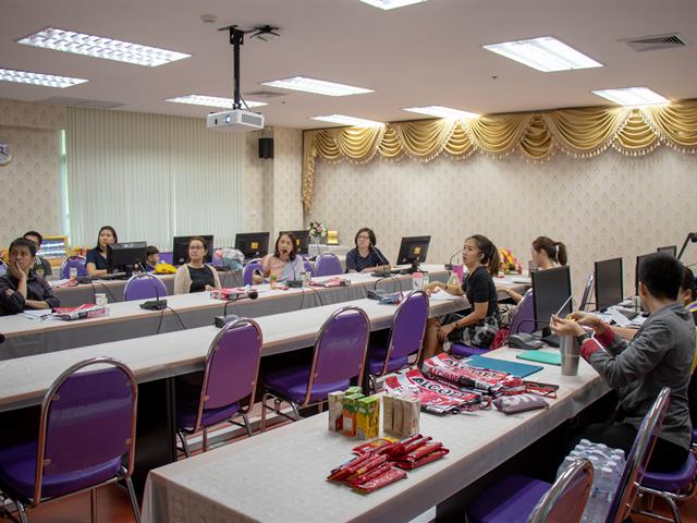 ฝ่ายวิจัยคณะศิลปศาสตร์,และ,Unit,of,Excellence,,จัดอบรมให้ความรู้และเทคนิคการเขียนเสนอโครงการวิจัย,เพื่อขอรับทุนสนับสนุน,ปี,2564