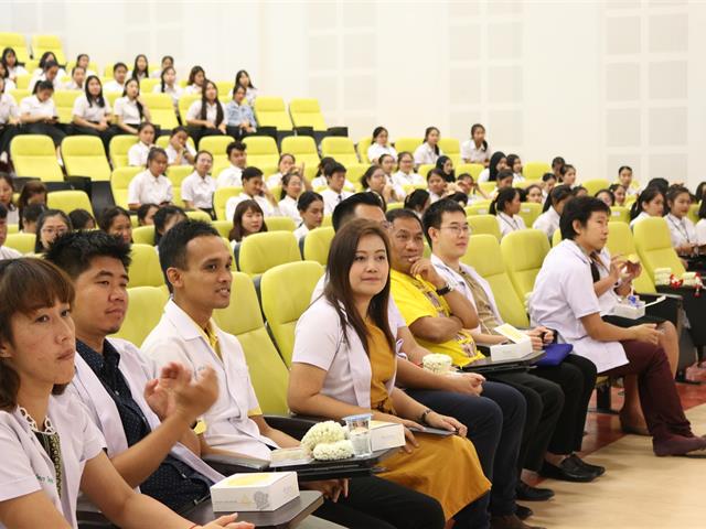 คณะวิทยาศาสตร์การแพทย์,ม.พะเยา,จัดพิธีมอบเสื้อปฏิบัติการทางคลินิกให้แก่นิสิตหลักสูตรโภชนาการและการกำหนดอาหารรุ่นที่,6