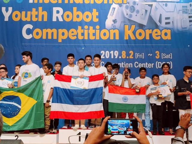 คว้าแชมป์ระดับโลก,2,ปีซ้อน,,โรงเรียนสาธิตมหาวิทยาลัยพะเยาในการแข่งขันหุ่นยนต์เยาวชนระดับนานาชาติ,ครั้งที่,6,"International,Youth,Robot,Competition,2019,"