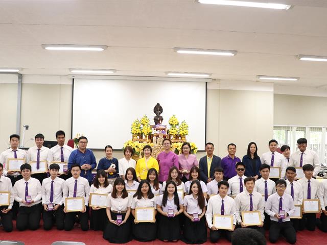 หน่วยกิจการนิสิตและทำนุบำรุงศิลปวัฒนธรรม,พร้อมด้วยสโมสรนิสิต,ได้จัดดำเนินโครงการคุรุปูจา,ไหว้สา,ปารมี(ไหว้ครูคณะรัฐศาสตร์และสังคมศาสตร์),ประจำปีการศึกษา,2562