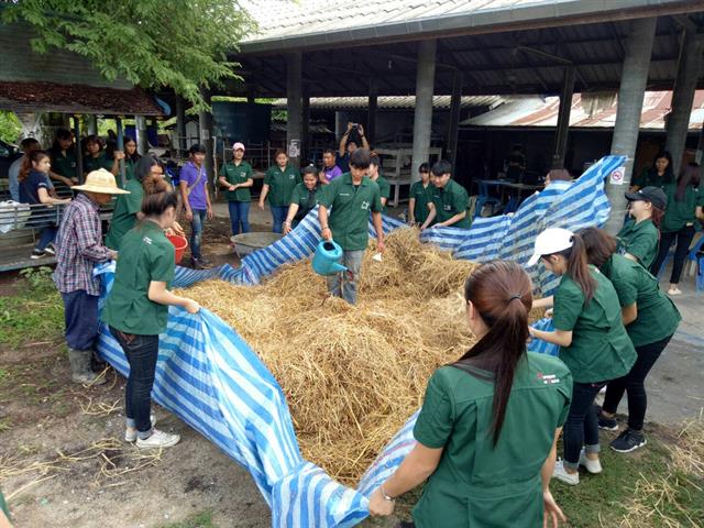 คณะเกษตรศาสตร์และทรัพยากรธรรมชาติ,ม.พะเยา,ออกพื้นที่การอบรมเชิงปฏิบัติการผลิตอาหารสัตว์ต้นทุนต่ำอย่างปลอดภัย,อำเภอแม่ใจ,จังหวัดพะเยา,ให้เเก่นิสิตและกลุ่มเกษตรกรในพื้นที่รับผิดชอบโครงการ,1,คณะ,1,โมเดล