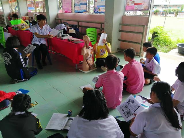 นิสิตสาขาวิชาการส่งเสริมสุขภาพ,คณะแพทยศาสตร์,มหาวิทยาลัยพะเยา,,,,,,,,,,,,,,,,,,,,จัดโครงการอาสาสมัครน้อยประจำโรงเรียน,(อสม.น.),ภายใต้โครงการจิตสำนึกรักเมืองไทยปีที่,11,,โดยการสนับสนุนของสำนักงานเลขานุการสำนักงานปลัดกระทรวงกลาโหม