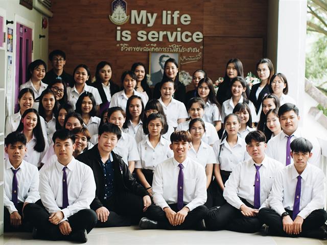 คณะนิติศาสตร์เข้าร่วมพิธีวางพวงมาลาและบำเพ็ญกุศลเนื่องในงาน,,"วันรพี"