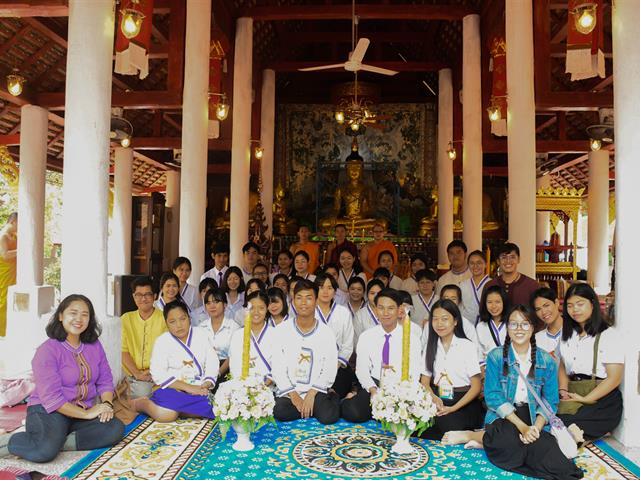 คณะศิลปศาสตร์ร่วมใจทำบุญถวายเทียนพรรษา,ณ,วัดพระธาตุจอมทอง,จังหวัดพะเยา